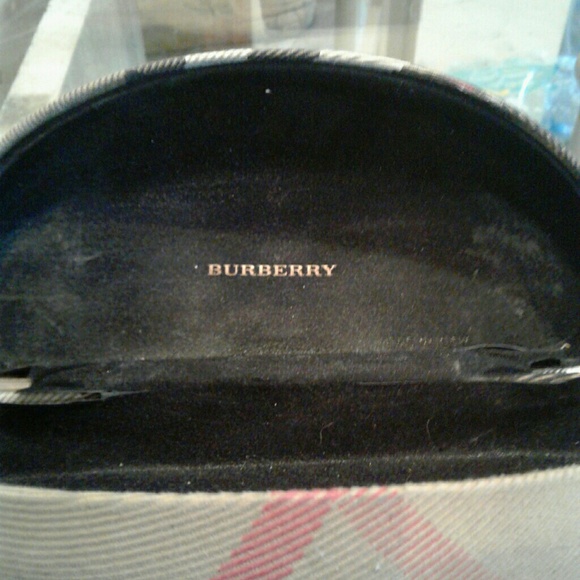 Burberry Sunglaases - Picture 3 of 4